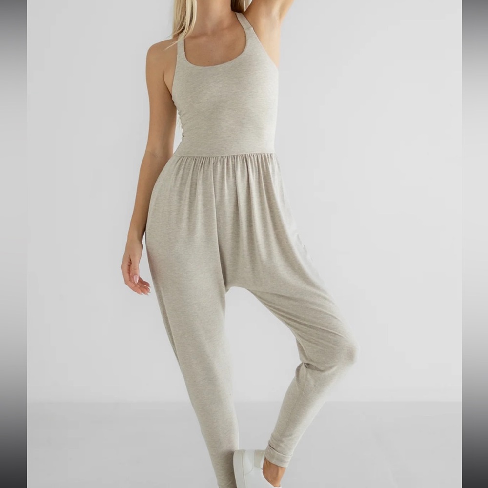 Imbodhi Jumper Oatmeal, Medium, Rare, NWOT (SOLD OUT ONLINE)